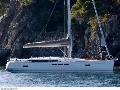 Jeanneau Sun Odyssey 509 in einer Bucht