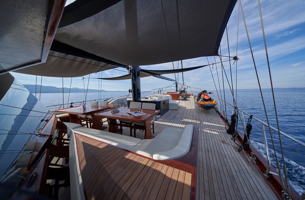 Stern deck