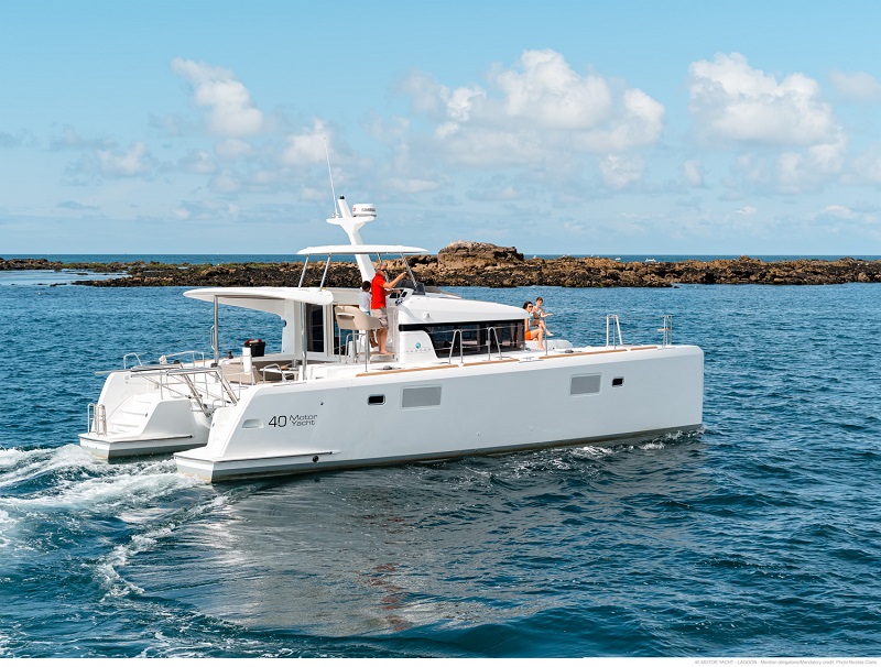 Lagoon Power 40