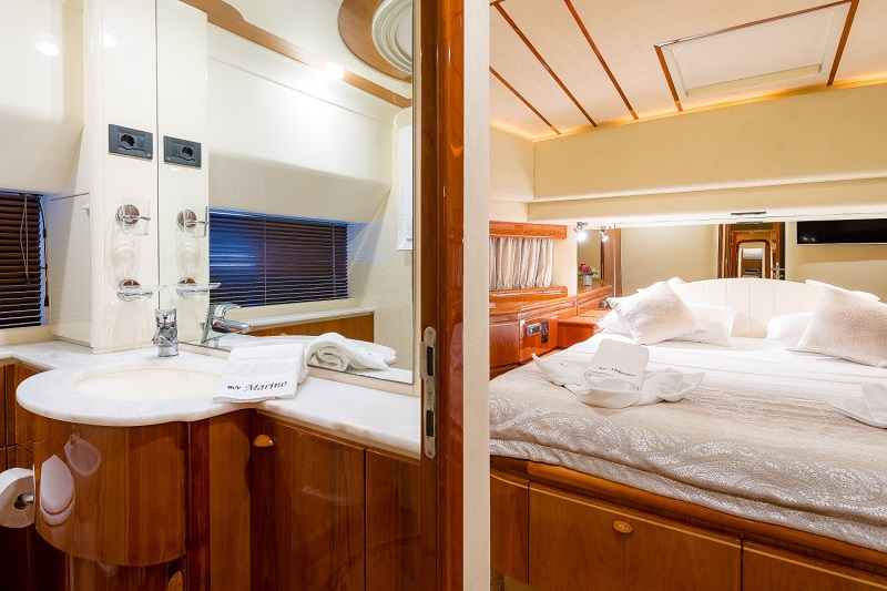 Double cabin with bathroom