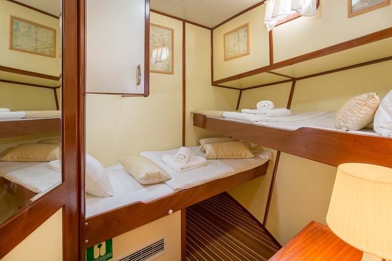 Cabina con letto a castello