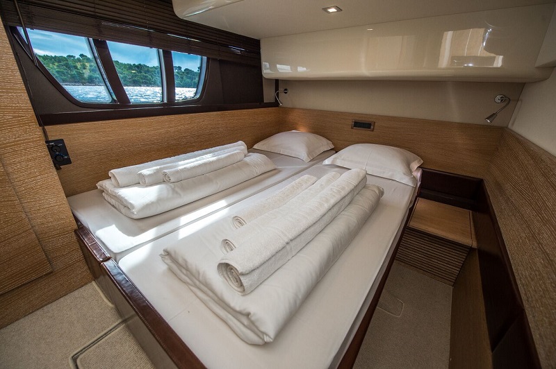 Twin cabin with convertible berth