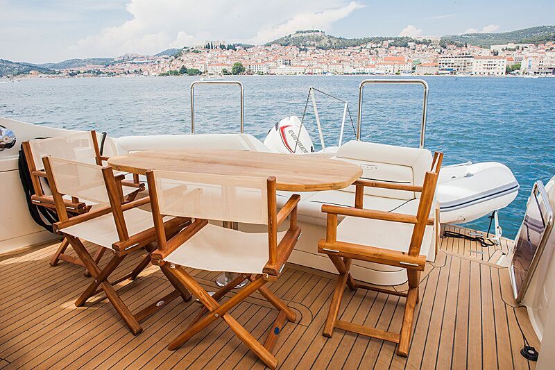 Dinning area on stern deck