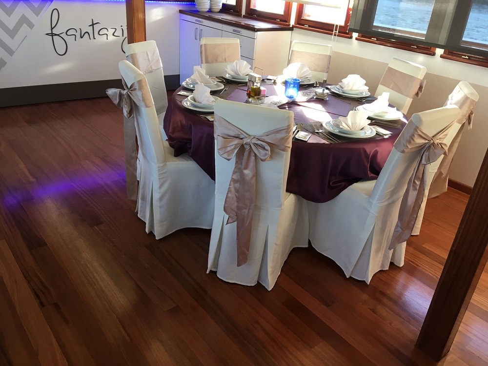 Restaurant on board