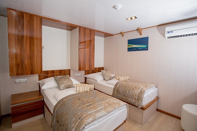 Twin cabin