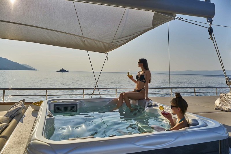 Jacuzzi on fly bridge