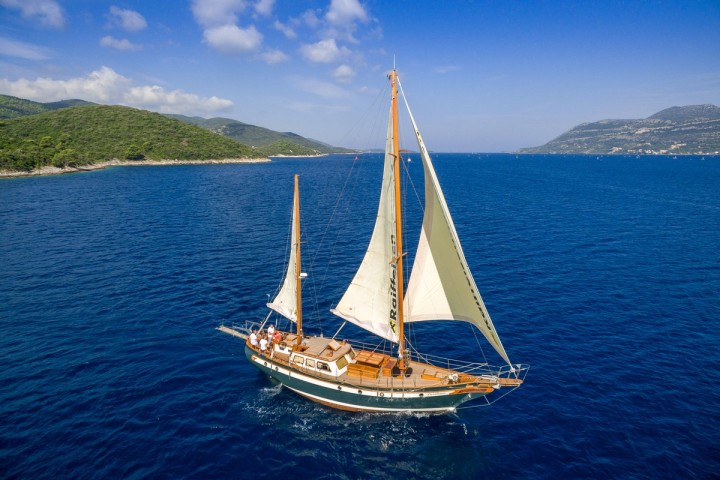 Sailing yacht Providenca