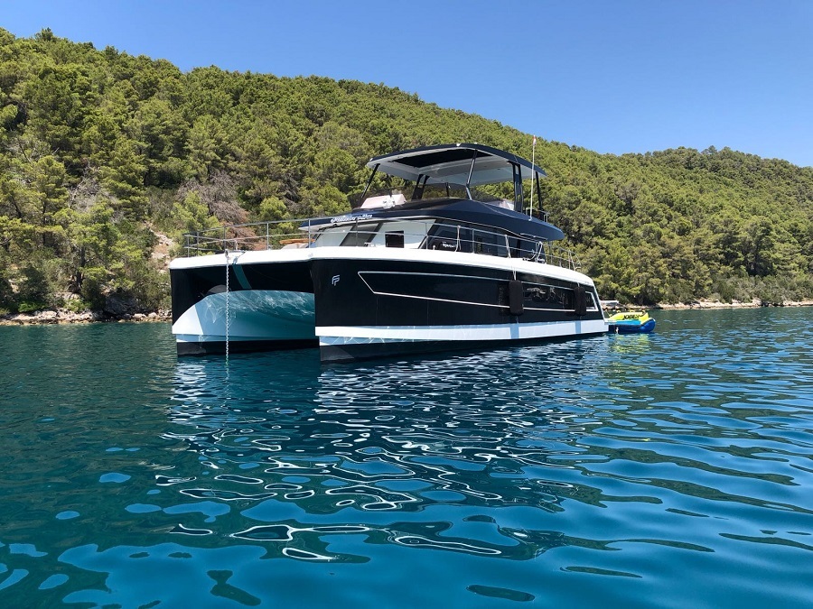 Fountaine Pajot MY 44 - crewed