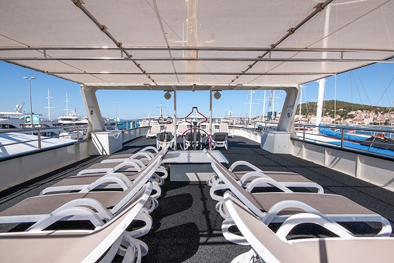 Sun deck with sun loungers