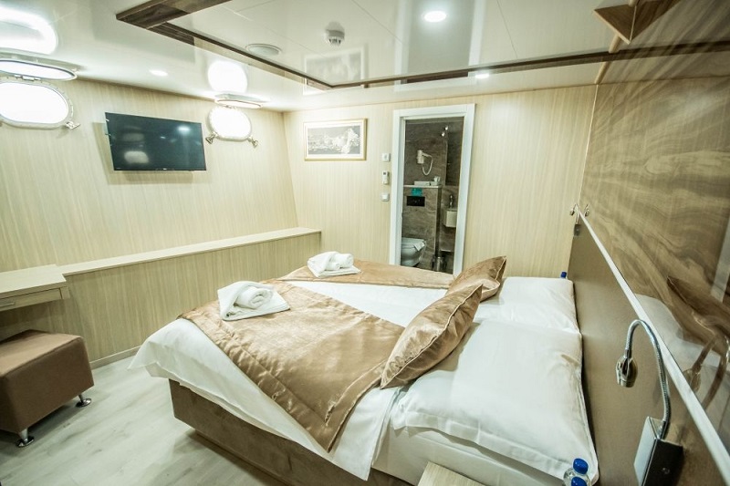 Double cabin