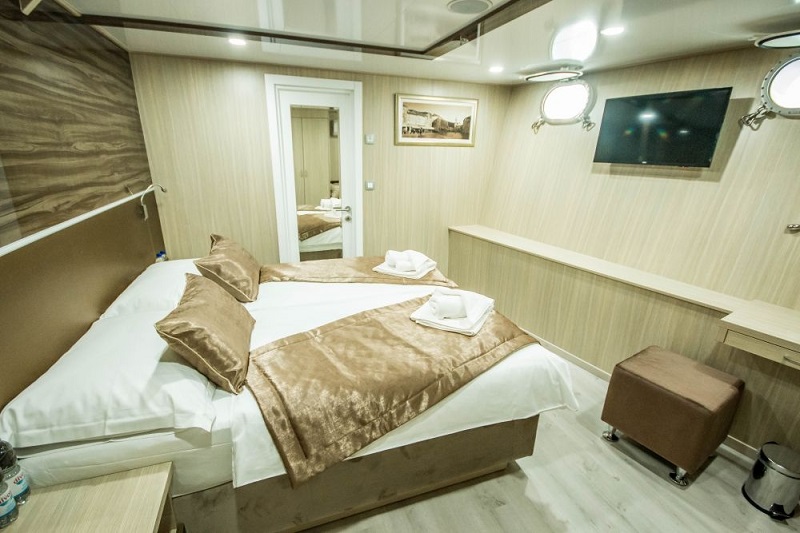 Double cabin