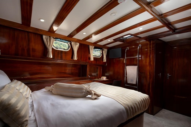 Double bed cabin
