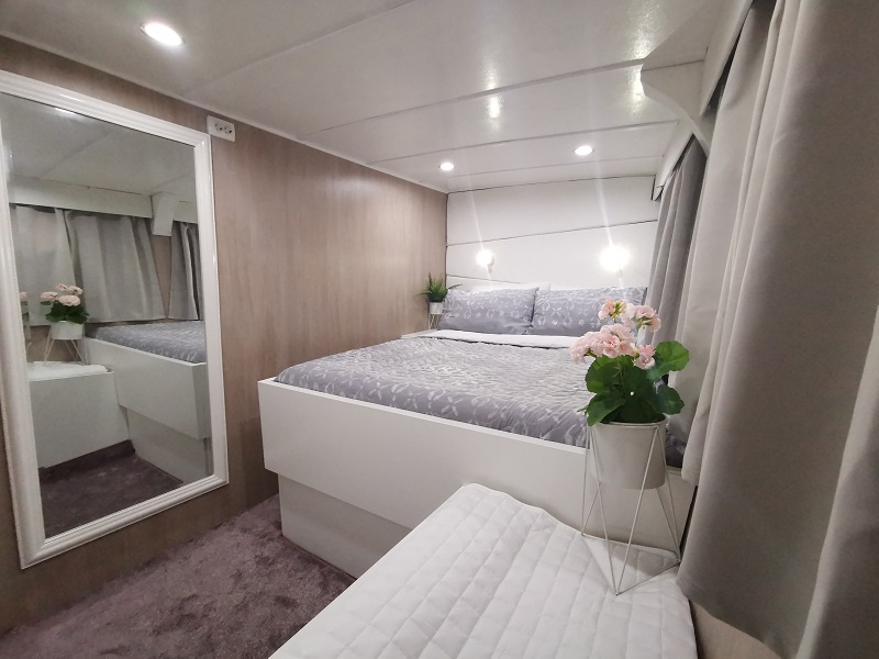 Double cabin