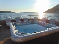 Sun deck with jacuzzi