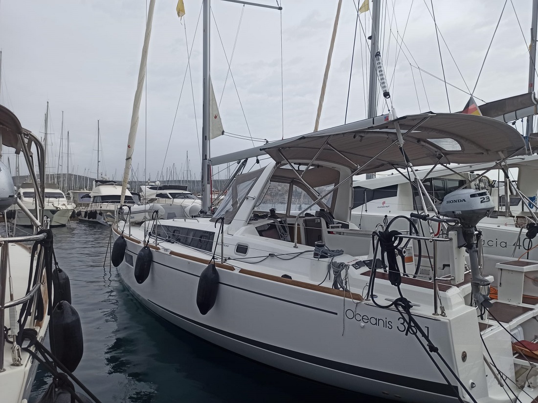 Beneteau Oceanis 38.1