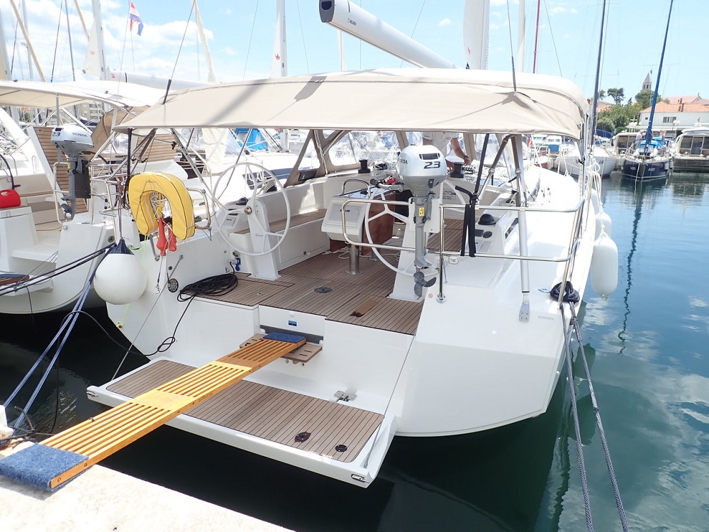 Bavaria C42 - 6+1 berths