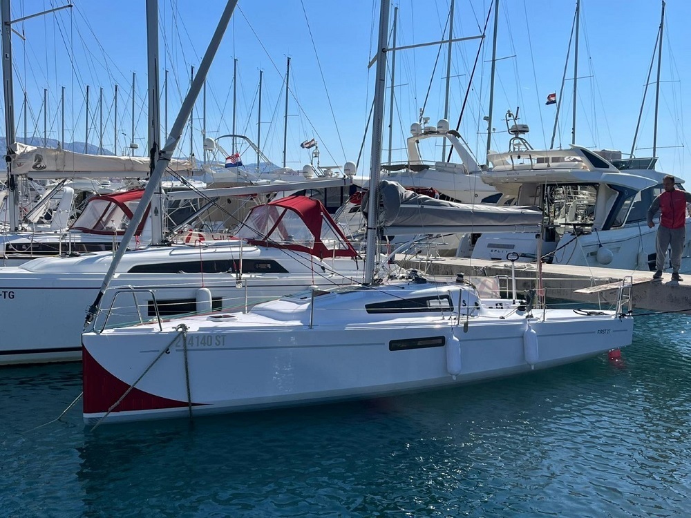 Beneteau First 27