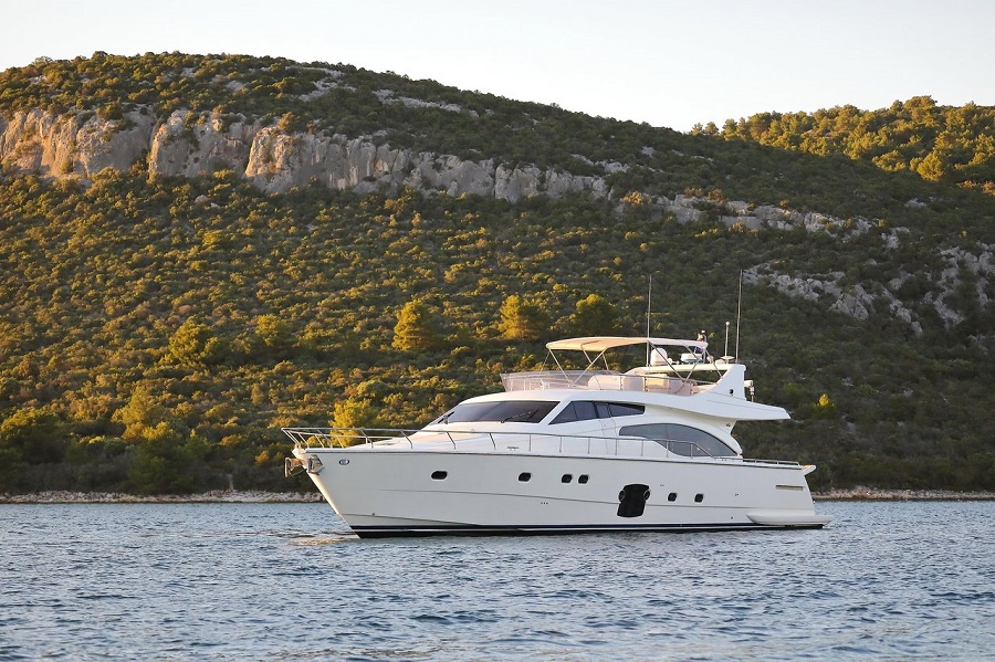 Ferretti Yachts 681