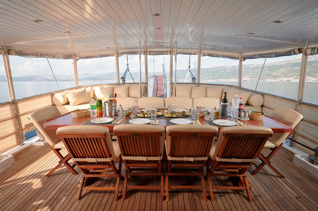 Stern deck with table