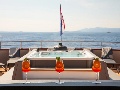 Sun deck with jacuzzi