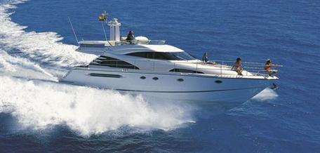 Fairline Squadron 58 in action