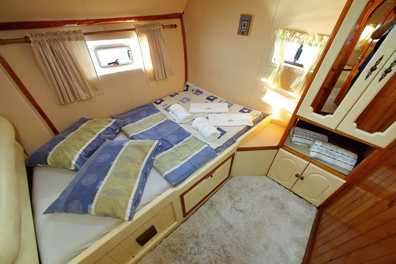 Double cabin