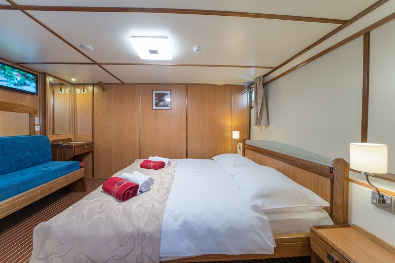 Double bed cabin