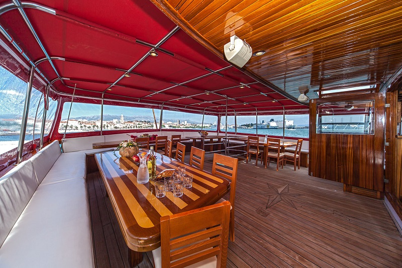 Dining on stern deck