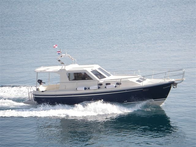 Adria 1002 Vektor