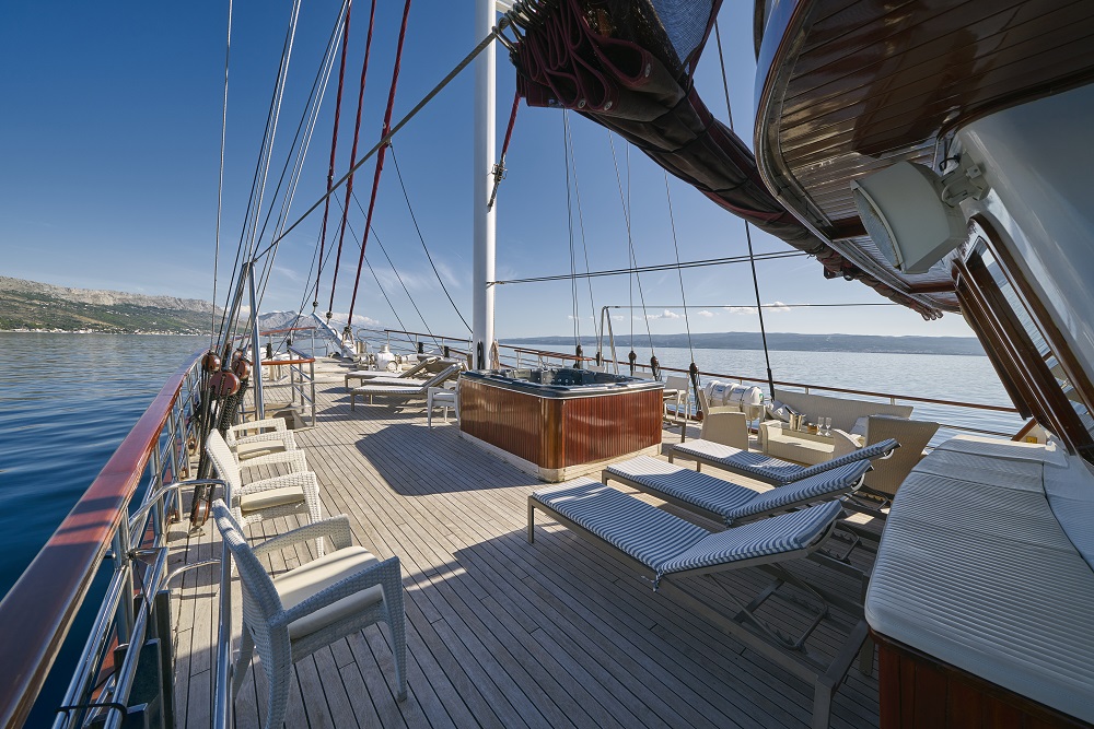 Sun deck