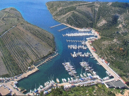 Vista dell'uccello-occhio sulla marina Kremik 