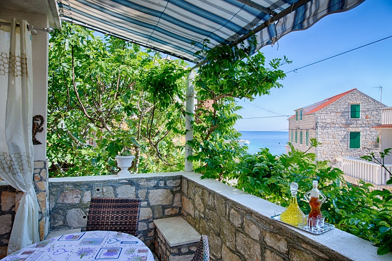 Appartamento 4+2 - sala da pranzo sulla terrassa sud con vista mare