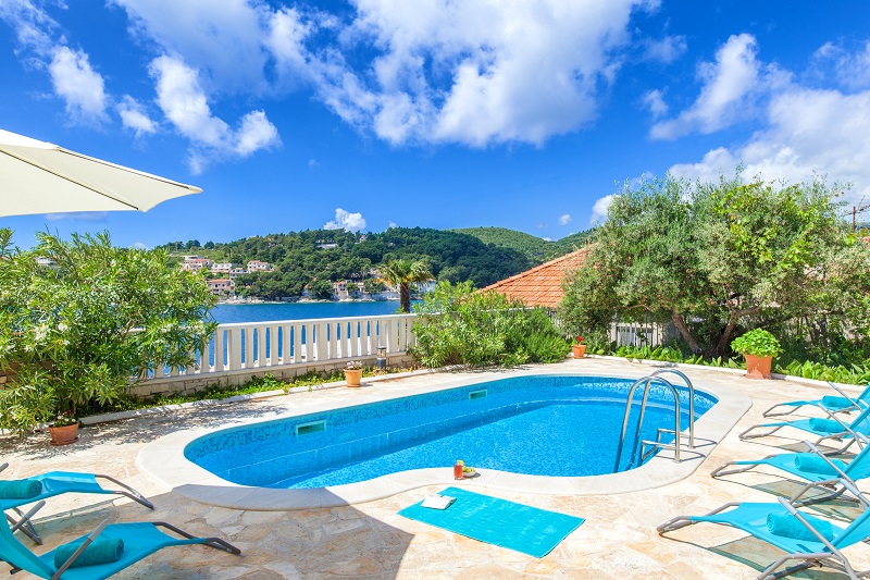 Sun lounges at the pool