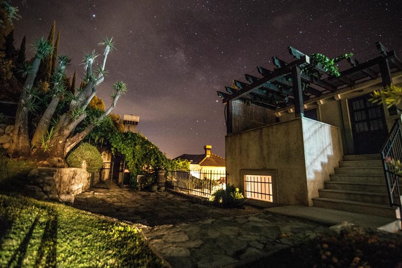 Villa Kameni dvori at night