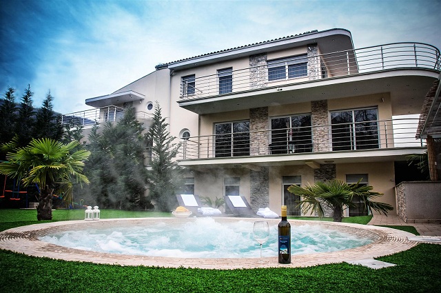 Villa Lorena with jacuzzi