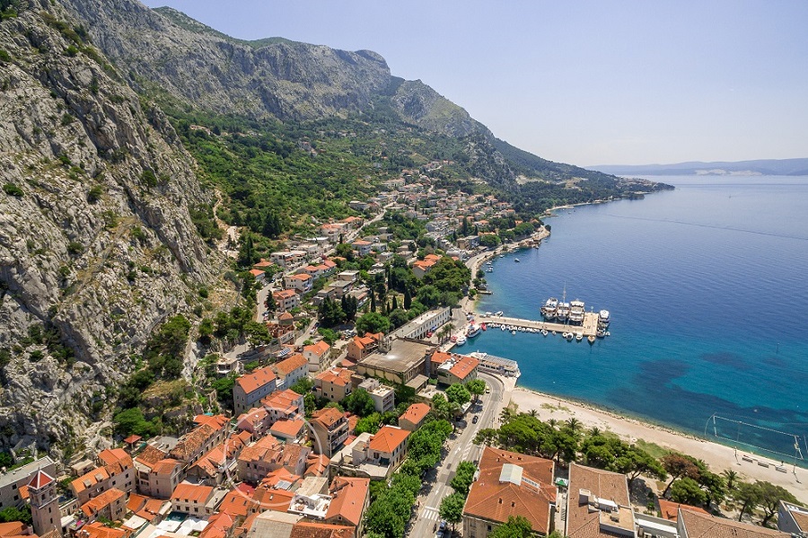 Vista dell'uccello su Omis