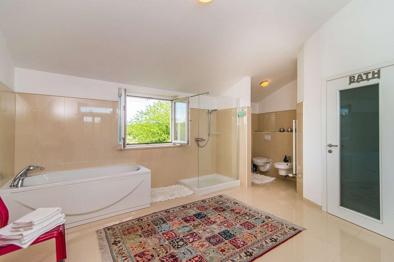 Bathroom with bath tub