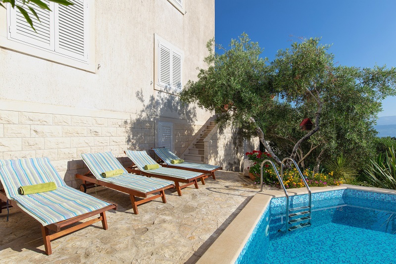 Sun lounges at the pool