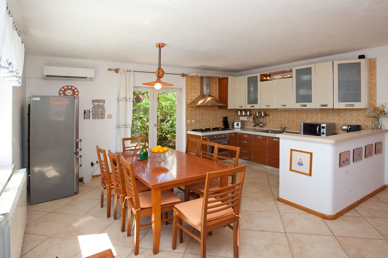 Kitchen and living room