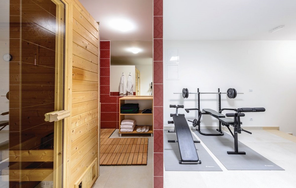 Sauna and fitness room