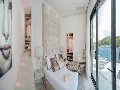 Bedroom with balcony and sea view