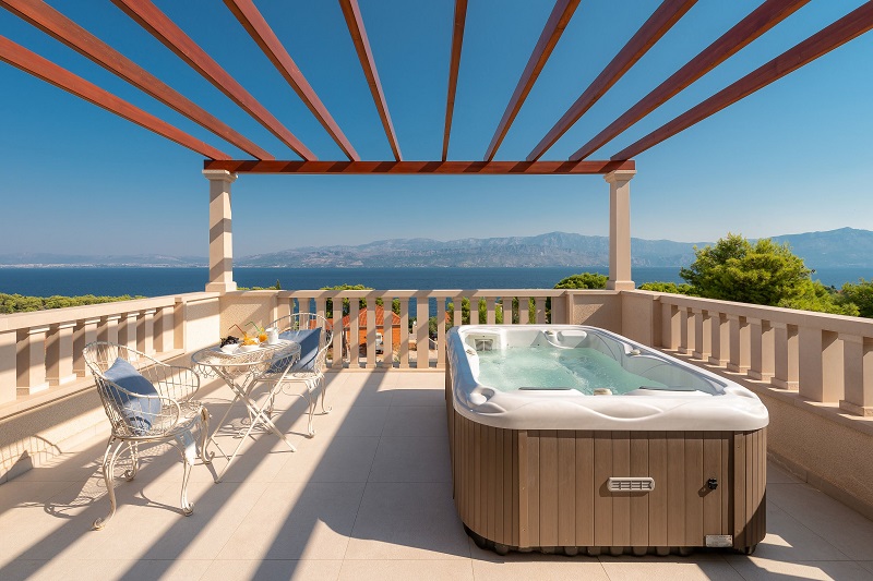 Balkon mit Jacuzzi