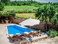 Piscina e terrazza con barbecue