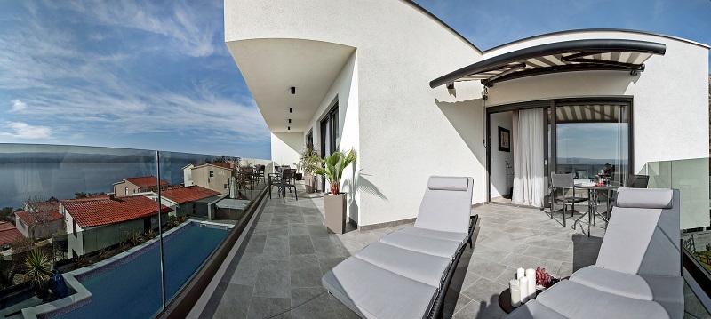 Balcony with sun lounges