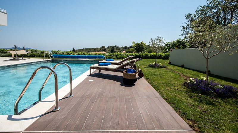 Sun lounges at the pool