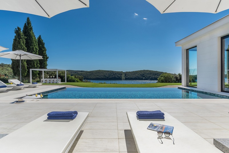 Sun lounges at the pool