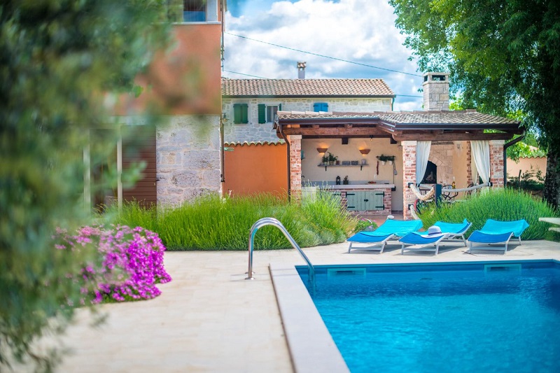 Sun lounges at the pool