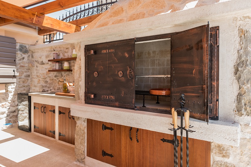 Outdoor kitchen