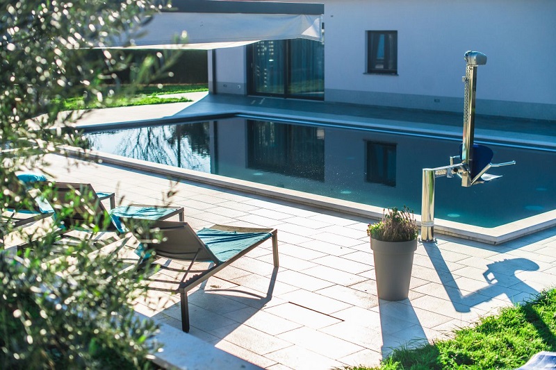 Sun lounges at the pool