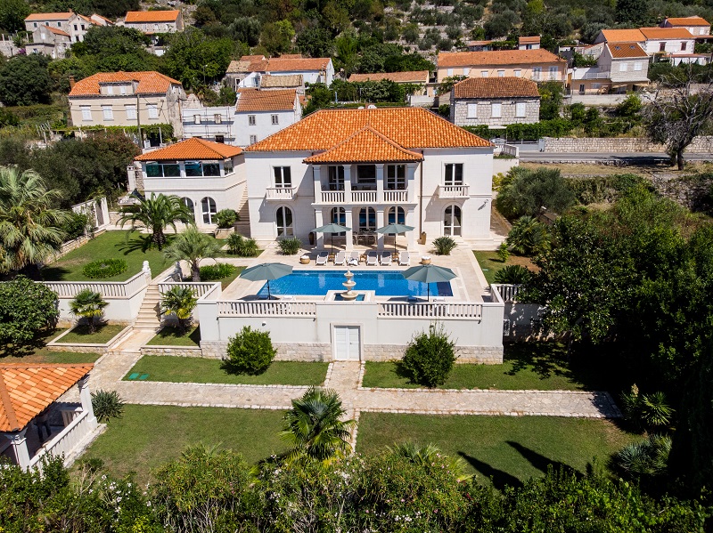 Villa Iskra with pool